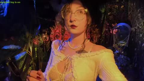 Snapshot of _lady_luna_ chatting on 05-11-26, 10:40 Lady Luna online show from 05-11-26, 10:40