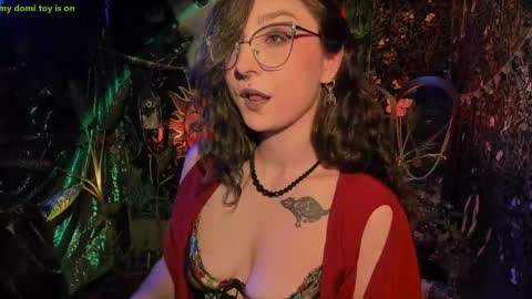 Snapshot of _lady_luna_ chatting on 05-14-26, 10:27 Lady Luna online show from 05-14-26, 10:27