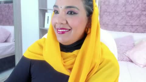NAILHA SAJANI  online show from 02-20-25, 03:08