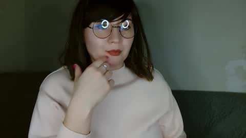 Snapshot of _lalilu_ chatting on 01-04-25, 04:54 _lalilu_ online show from 01-04-25, 04:54