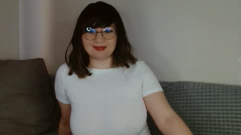 Snapshot of _lalilu_ chatting on 01-07-25, 07:52 _lalilu_ online show from 01-07-25, 07:52