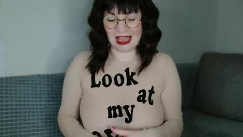 Snapshot of _lalilu_ chatting on 01-10-25, 04:09 _lalilu_ online show from 01-10-25, 04:09