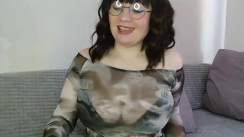 Snapshot of _lalilu_ chatting on 01-16-25, 10:10 _lalilu_ online show from 01-16-25, 10:10