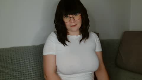 Snapshot of _lalilu_ chatting on 02-01-25, 05:26 _lalilu_ online show from 02-01-25, 05:26