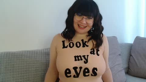 Snapshot of _lalilu_ chatting on 02-17-25, 11:02 _lalilu_ online show from 02-17-25, 11:02