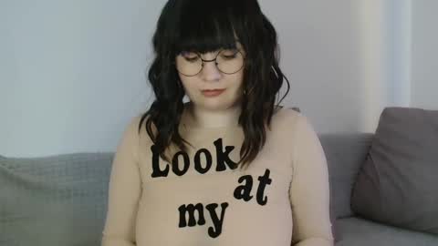 Snapshot of _lalilu_ chatting on 03-03-25, 11:33 _lalilu_ online show from 03-03-25, 11:33