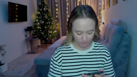 _lalune_ online show from 12-16-24, 09:52