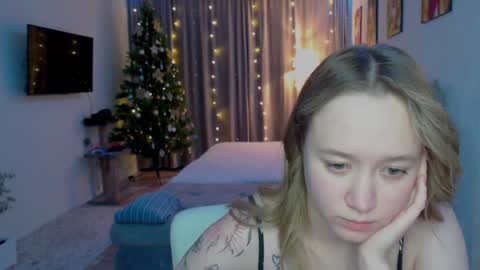 _lalune_ online show from 12-17-24, 05:36