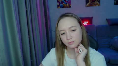 _lalune_ online show from 01-03-25, 03:49