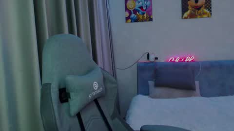 _lalune_ online show from 02-12-25, 10:04