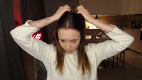 Snapshot of _lalune_ chatting on 02-12-26, 04:57 _lalune_ online show from 02-12-26, 04:57