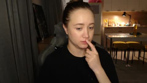 Snapshot of _lalune_ chatting on 03-24-26, 08:25 _lalune_ online show from 03-24-26, 08:25