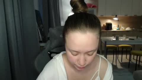 Snapshot of _lalune_ chatting on 03-31-26, 03:01 _lalune_ online show from 03-31-26, 03:01