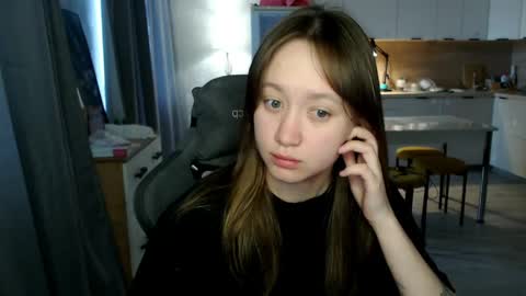 Snapshot of _lalune_ chatting on 04-06-26, 10:49 _lalune_ online show from 04-06-26, 10:49