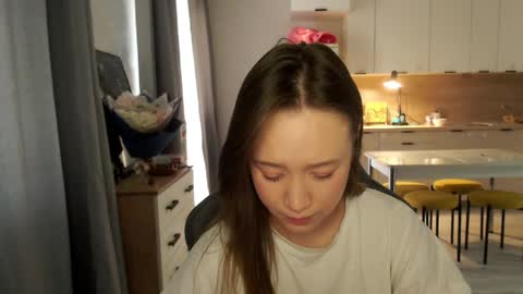 Snapshot of _lalune_ chatting on 04-18-26, 02:43 _lalune_ online show from 04-18-26, 02:43