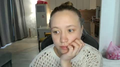 Snapshot of _lalune_ chatting on 06-27-26, 04:01 _lalune_ online show from 06-27-26, 04:01