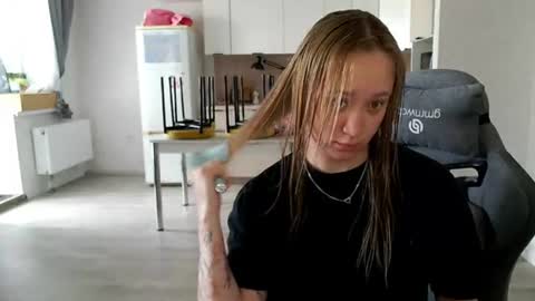 Snapshot of _lalune_ chatting on 07-01-26, 09:22 _lalune_ online show from 07-01-26, 09:22
