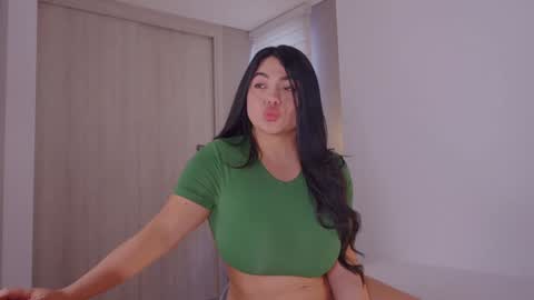 Snapshot of _lasuescun chatting on 02-04-25, 07:11 Alejandra suescun online show from 02-04-25, 07:11