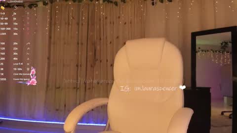 Laura online show from 09-19-25, 05:42