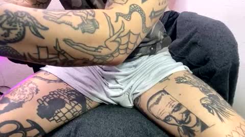 Snapshot of _layne chatting on 10-22-25, 02:50 Layne online show from 10-22-25, 02:50