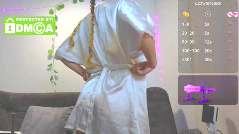 Snapshot of _leiablackley_ chatting on 03-12-26, 05:52 Sharon and Ed online show from 03-12-26, 05:52