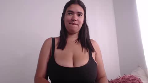 Snapshot of _leslie chatting on 02-19-25, 04:55 Leslie online show from 02-19-25, 04:55