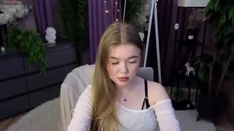 _liilcrystal_ online show from 06-18-26, 08:46
