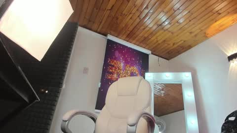 Snapshot of _lili_rose chatting on 02-02-25, 11:32 Lili online show from 02-02-25, 11:32