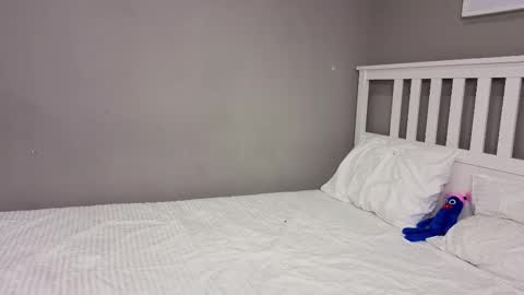 Emma online show from 10-27-25, 03:27