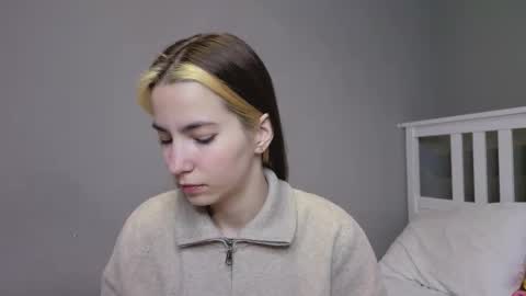 Emma online show from 11-22-25, 07:18