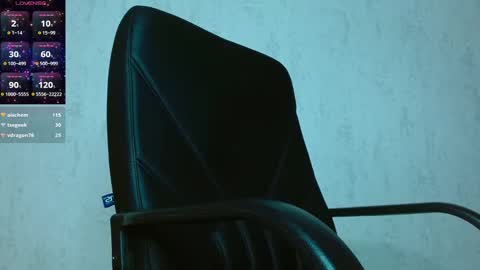 Snapshot of _little_misss chatting on 12-16-24, 05:00 Mila online show from 12-16-24, 05:00