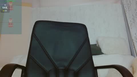 Snapshot of _little_misss chatting on 01-04-25, 11:33 Mila online show from 01-04-25, 11:33