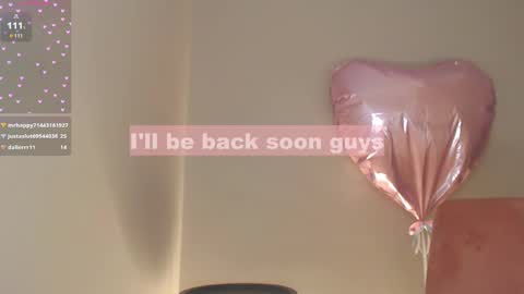 Snapshot of _little_misss chatting on 02-14-25, 10:38 Mila online show from 02-14-25, 10:38