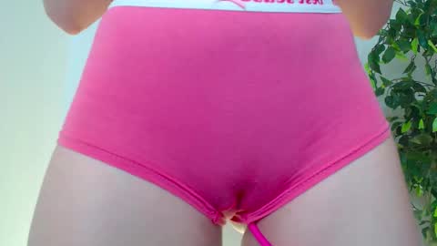 Snapshot of _little_misss chatting on 10-07-25, 09:28 Mila online show from 10-07-25, 09:28