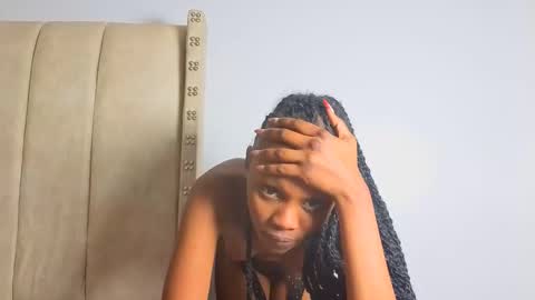 Littlevenus online show from 10-19-25, 01:34