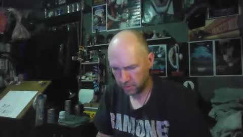 Snapshot of _longfellow chatting on 03-05-26, 02:07 That guy online show from 03-05-26, 02:07