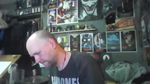 Snapshot of _longfellow chatting on 03-05-26, 04:25 That guy online show from 03-05-26, 04:25