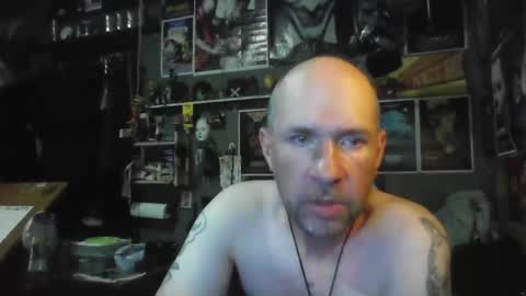 Snapshot of _longfellow chatting on 04-11-26, 03:55 That guy online show from 04-11-26, 03:55