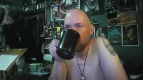 Snapshot of _longfellow chatting on 04-13-26, 03:39 That guy online show from 04-13-26, 03:39