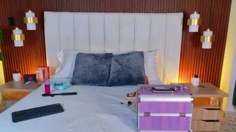 Snapshot of _loren_sweet chatting on 04-15-26, 12:01 Luisa merrid online show from 04-15-26, 12:01