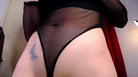 Snapshot of _luna10 chatting on 10-25-25, 10:37 _luna10 online show from 10-25-25, 10:37