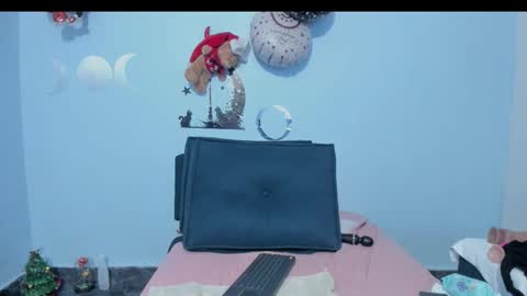 Snapshot of _luna__sweet_ chatting on 12-19-25, 09:00 luna sweet online show from 12-19-25, 09:00