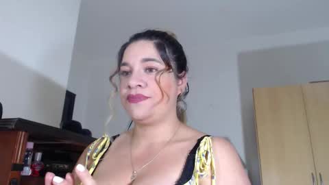 Snapshot of _lunagold_ chatting on 02-12-26, 02:23 _lunagold_ online show from 02-12-26, 02:23