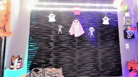 Snapshot of _lustyles_ chatting on 10-28-25, 11:47 _lustyles_ online show from 10-28-25, 11:47