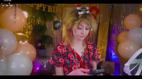 Snapshot of _madinameow_ chatting on 10-12-25, 11:04 Madina- Mads online show from 10-12-25, 11:04