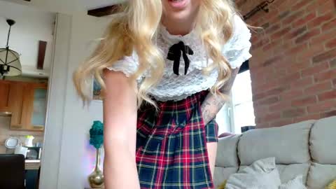 Snapshot of _mari_ chatting on 05-07-26, 08:09 _mari_ online show from 05-07-26, 08:09