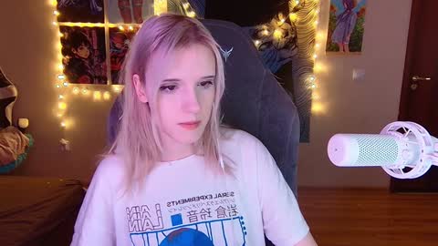 Snapshot of _mariko_ chatting on 12-20-24, 02:38 Mariko online show from 12-20-24, 02:38