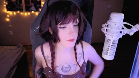 Snapshot of _mariko_ chatting on 02-02-25, 03:07 Mariko online show from 02-02-25, 03:07