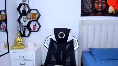 Snapshot of _matthew_santos_ chatting on 12-21-25, 08:27 _matthew_santos_ online show from 12-21-25, 08:27