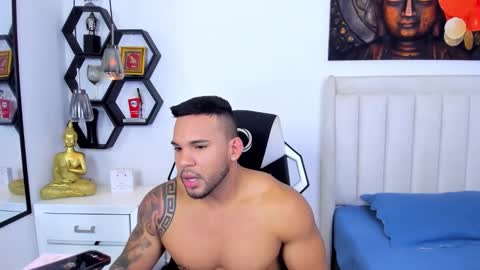 Snapshot of _matthew_santos_ chatting on 12-22-25, 07:33 _matthew_santos_ online show from 12-22-25, 07:33